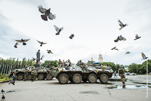 anti-terrorist_operations_began_around_the_city_of_slovyansk-_ukrainian_soldiers_took_block_posts_around_city-by_sasha_maksymenko-cc-300x200